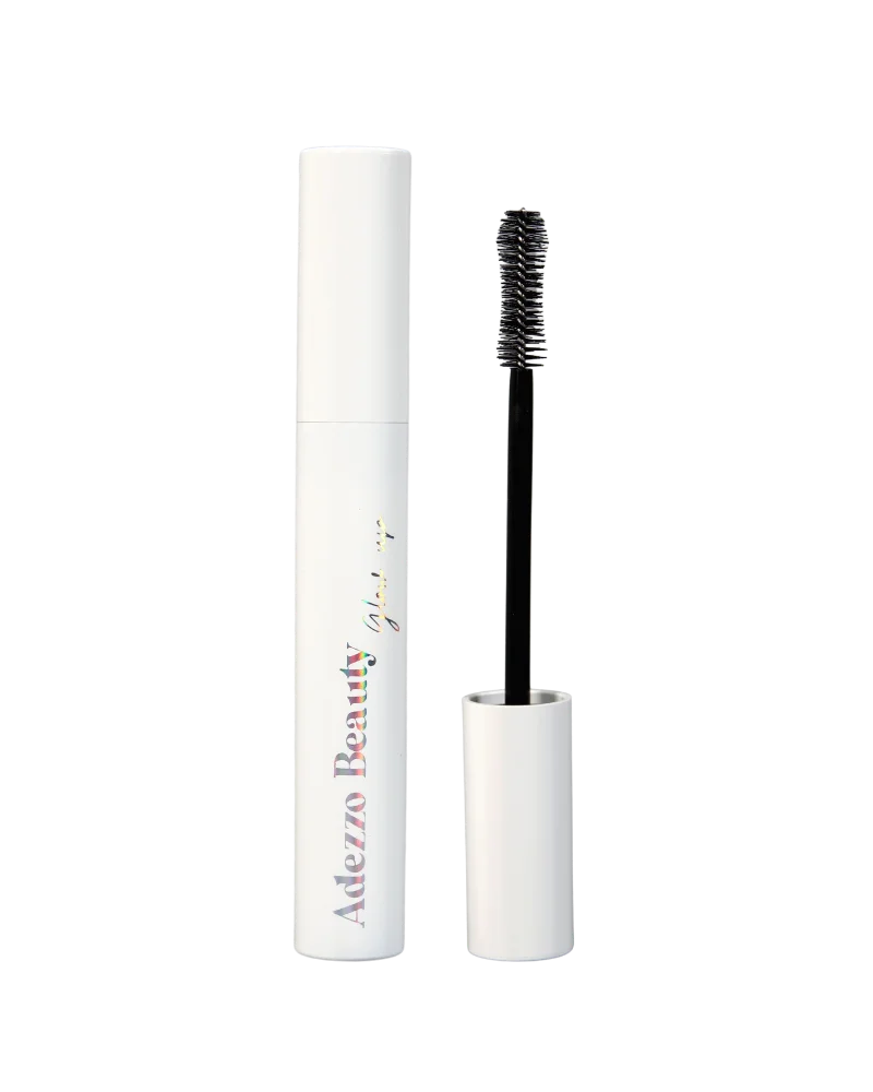 Le mascara Glow Up est un mascara enrichi en huile de ricin aux propriétés nourrissantes. Glow up est apprécié pour sa facilité d’application, son effet volume sans paquets, la longueur qu’il apporte aux cils et sa noirceur d’une grande intensité.